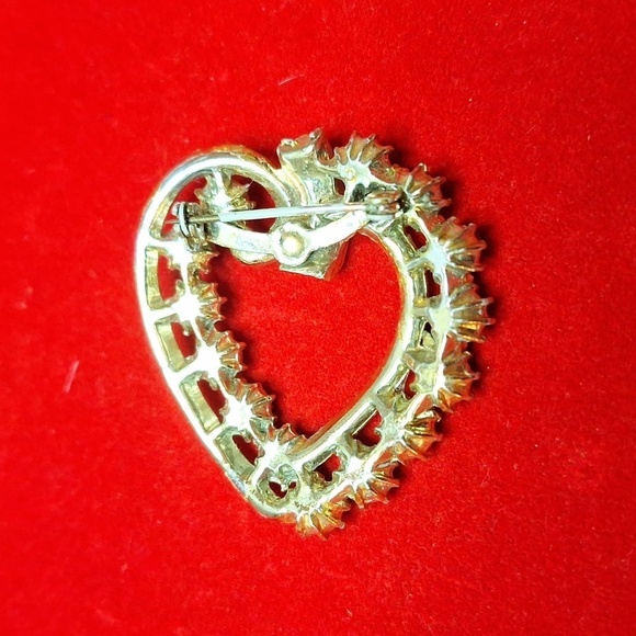 Brooch Vintage Heart Shaped Goldtone with Green Rhinestones 2"×2" - Picture 4 of 4
